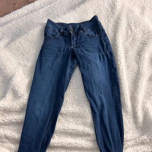 Low Waisted Jeans